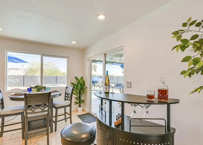 Hébergement de vacances ~ 5 Mi To Havasu: Family W/ Fenced Yard! *