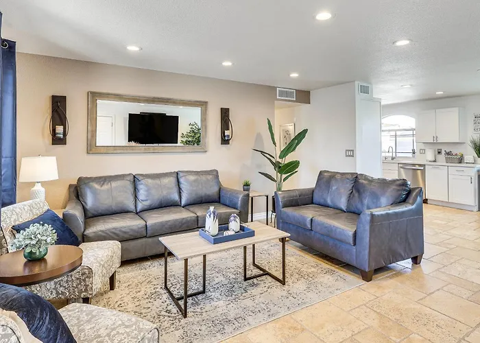 Hébergement de vacances ~ 5 Mi To Havasu: Family W/ Fenced Yard! Lake Havasu City