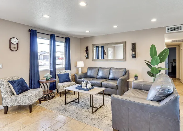 ~ 5 Mi To Havasu: Family W/ Fenced Yard! *
