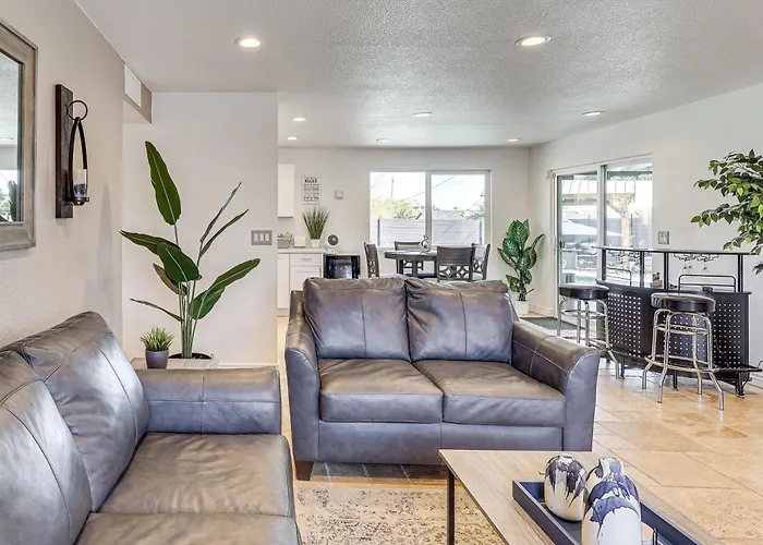 ~ 5 Mi To Havasu: Family W/ Fenced Yard!