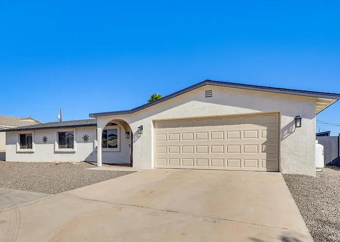 Hébergement de vacances ~ 5 Mi To Havasu: Family W/ Fenced Yard!