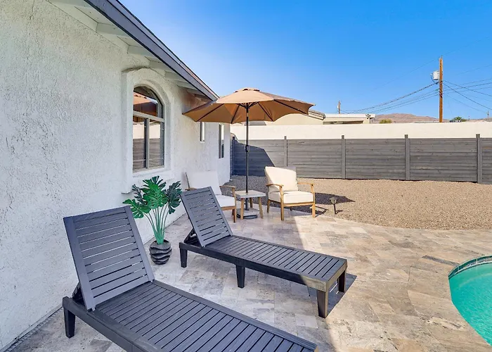 Hébergement de vacances ~ 5 Mi To Havasu: Family W/ Fenced Yard!